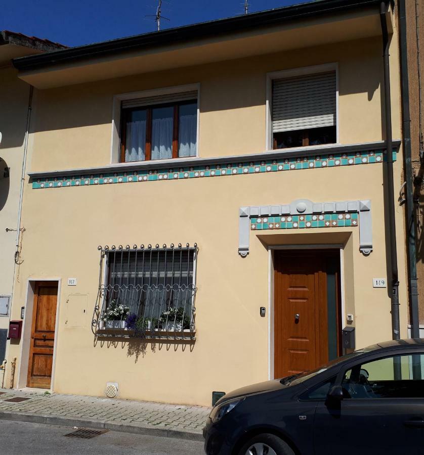 Casa Mario Dei Pini * Viareggio